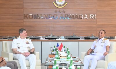 Commander, U.S. 7th Fleet, meets with Indonesian leaders