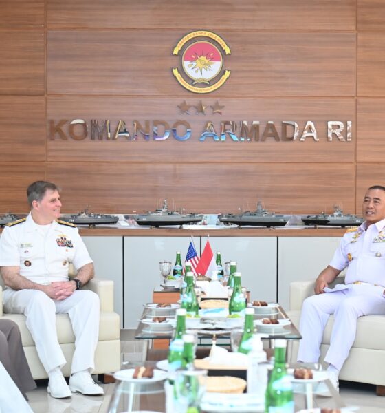 Commander, U.S. 7th Fleet, meets with Indonesian leaders