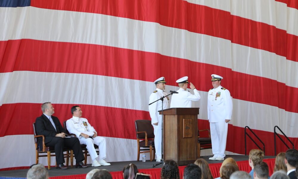 HM-15 Holds Change of Command Ceremony, Welcomes New Commanding Officer