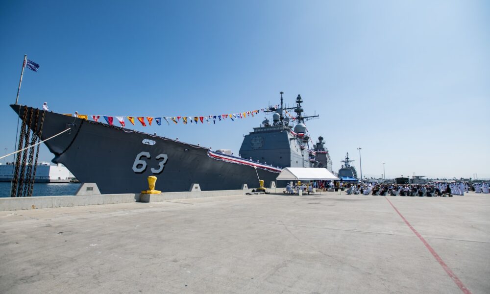 USS Cowpens Decommissioned After 33 Years of Service