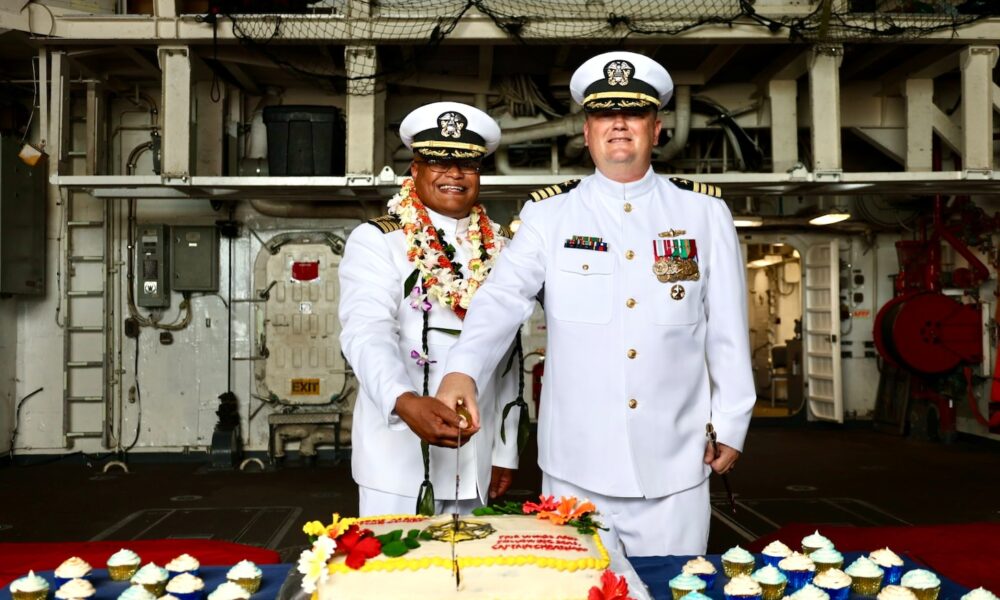 USS Shiloh Holds Change of Command