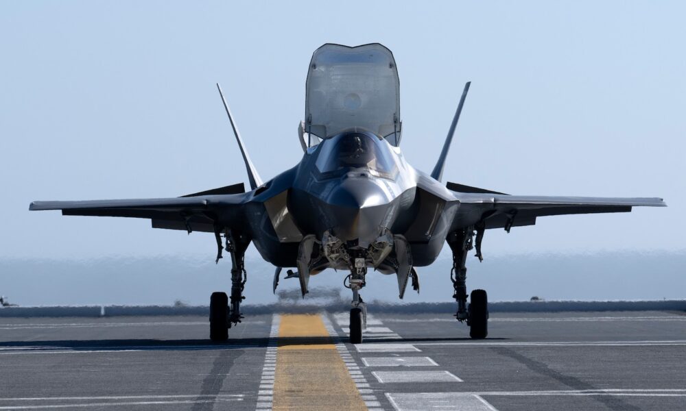 F-35B test jet begins sea trials with Japanese multi-functional destroyer in eastern Pacific Ocean