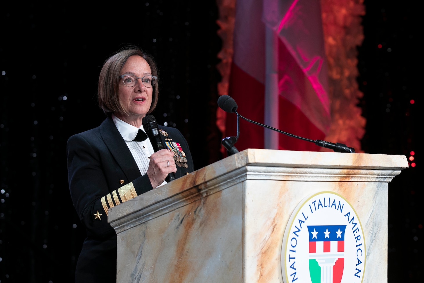 Chief of Naval Operations Receives Leonardo Da Vinci Award from National Italian American Foundation