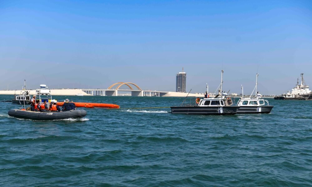 NSA Bahrain, NAVSEA Conduct Annual Oil Spill Response Training Exercise