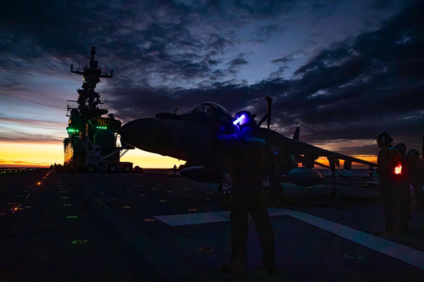 USS Iwo Jima certifies flight deck with Green Team integration